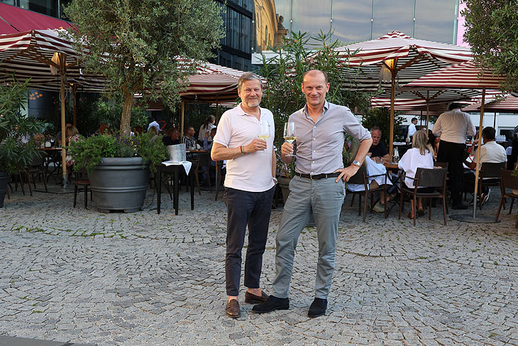 Brenner-Marstallterrasse nach 4 Jahren wiedereröffnet: Albert Weinzierl (Architekt) und Rudi Kull (Gastronom)  (©Foto: Martin Schmitz) 